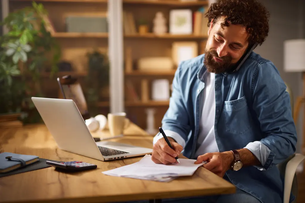 Handlowiec w trasie, zero administracji: automatyczne logowanie danych