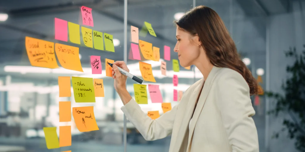 SMART w praktyce: jak wyznaczać cele? Przykłady i szablony