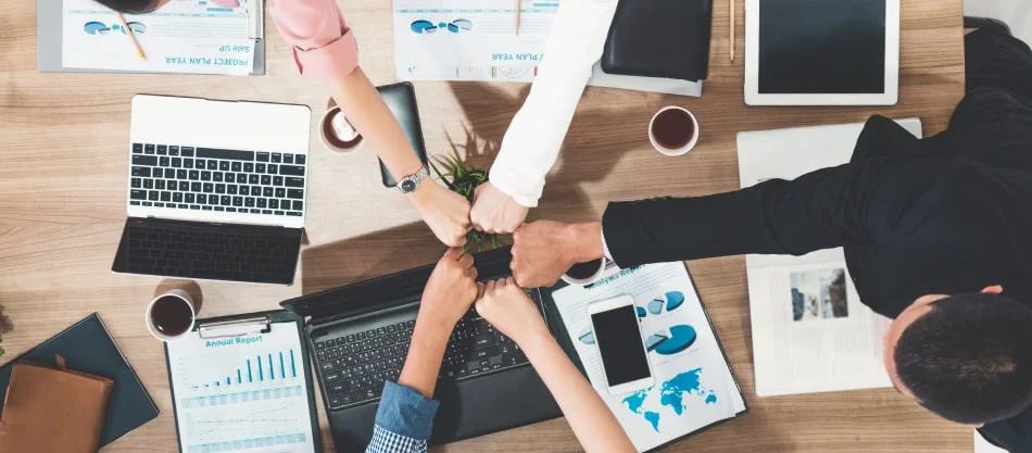 8 skutecznych technik organizowania burzy mózgów do planowania projektów w zespole