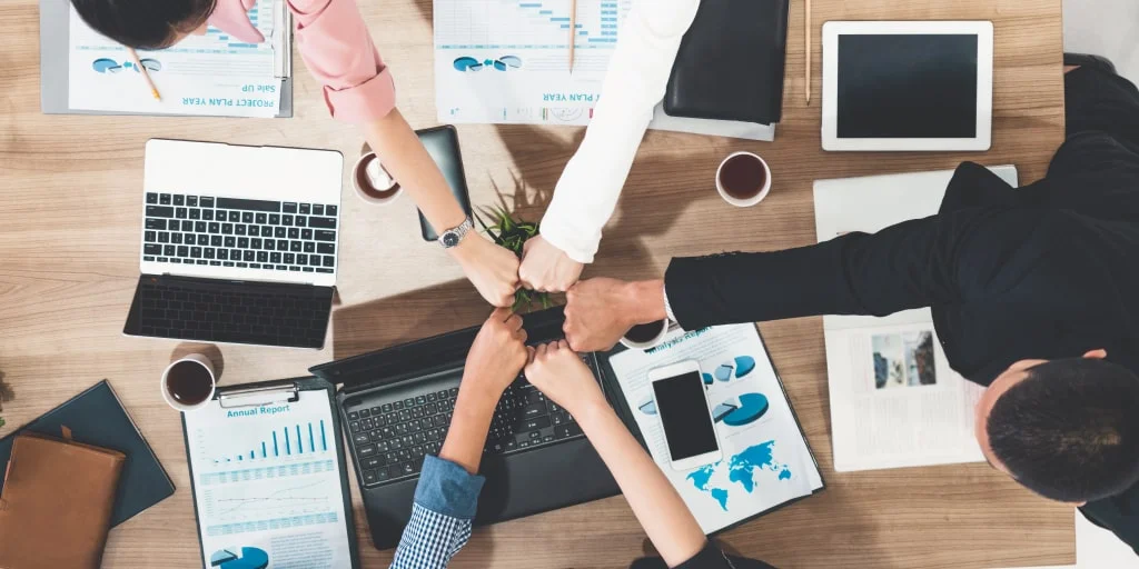 8 skutecznych technik organizowania burzy mózgów do planowania projektów w zespole