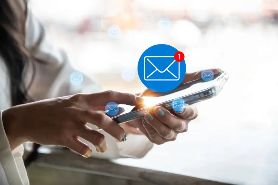 Wyzwalacze behawioralne: wyjście poza strategie masowej wysyłki e-maili