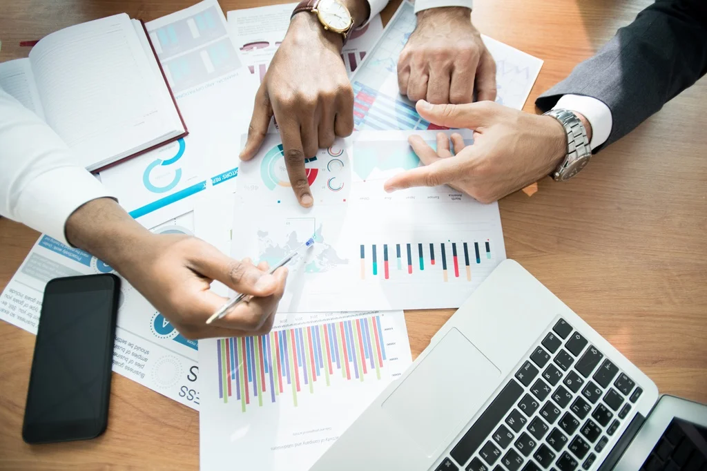 Jak Przeprowadzać Badania Rynku: Przewodnik i Szablon