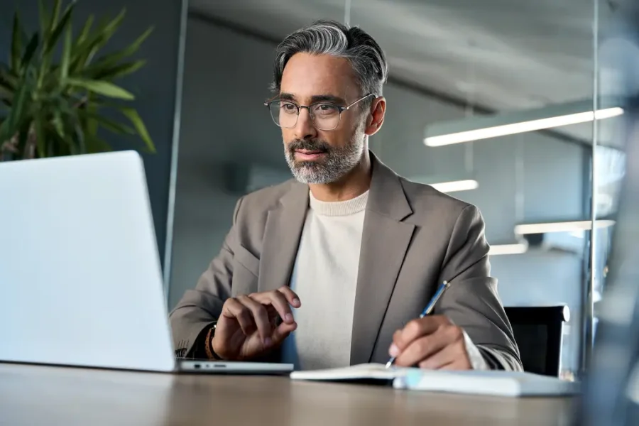 Sprzedaż z kieszeni: voice CRM, zero arkuszy kalkulacyjnych