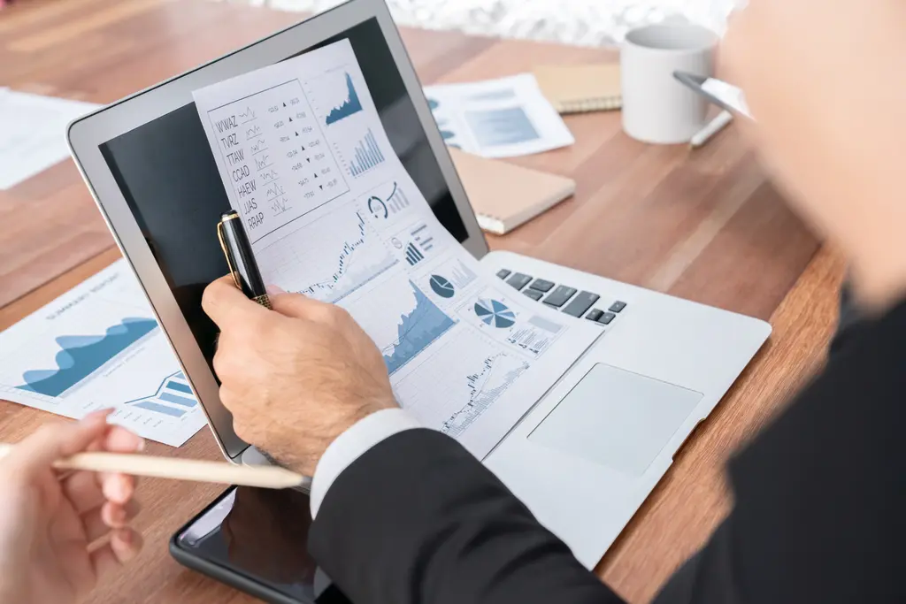 Odkryj strategie wzrostu dzięki analityce AI CRM w rozwoju firmy